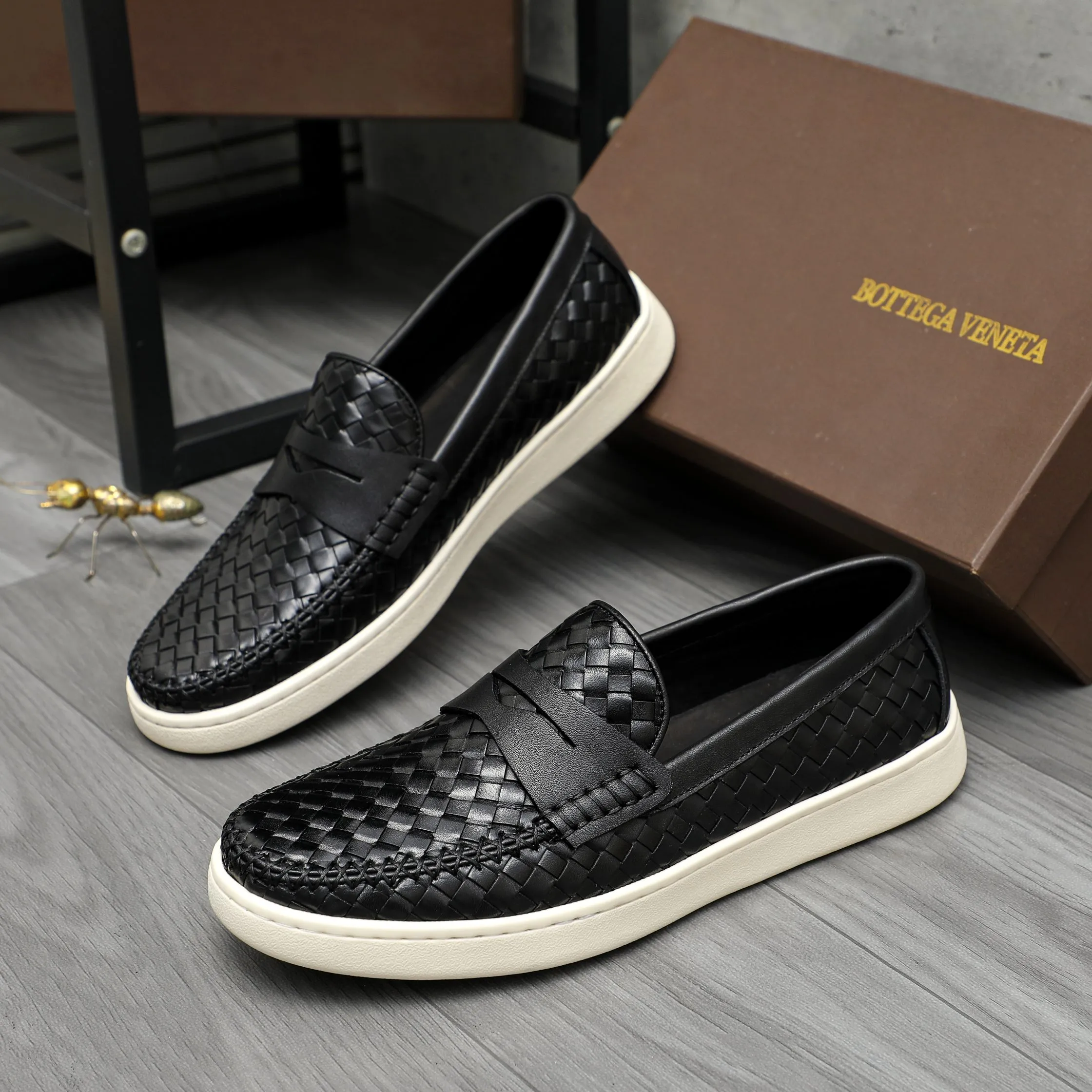 Men's shoes 💰500 Product trademark: BV "Bottega Veneta" woven slip-on casual men's shoes Regular size: 38-45 (custom-made 45 non-returnable) Product materials: Selected woven cowhide upper, cowhide lining, rubber outsole
